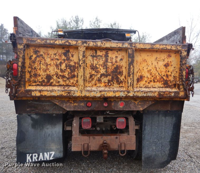 image for item GT9702 1997 International 4700  dump truck