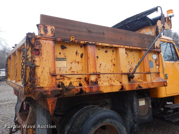 image for item GT9702 1997 International 4700  dump truck