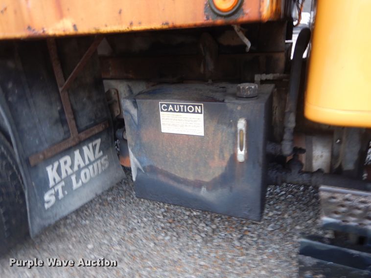 image for item GT9702 1997 International 4700  dump truck