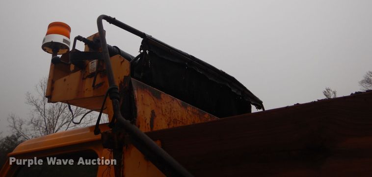 image for item GT9702 1997 International 4700  dump truck