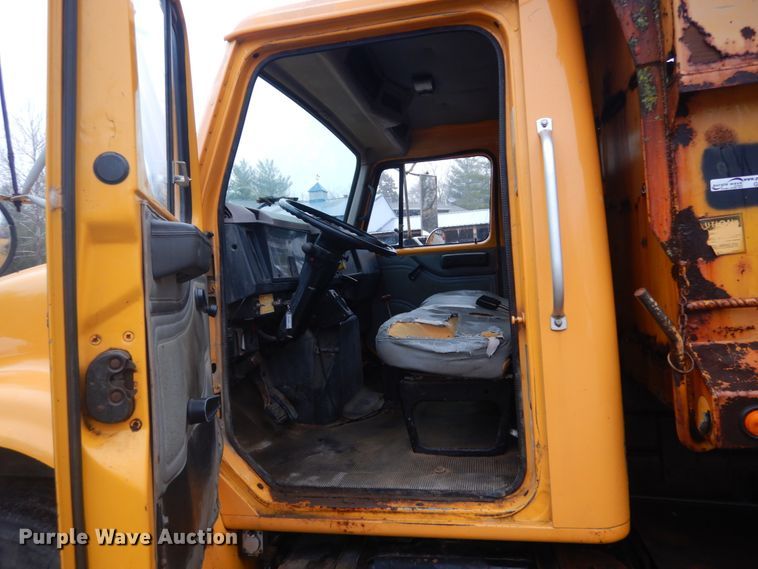 image for item GT9702 1997 International 4700  dump truck