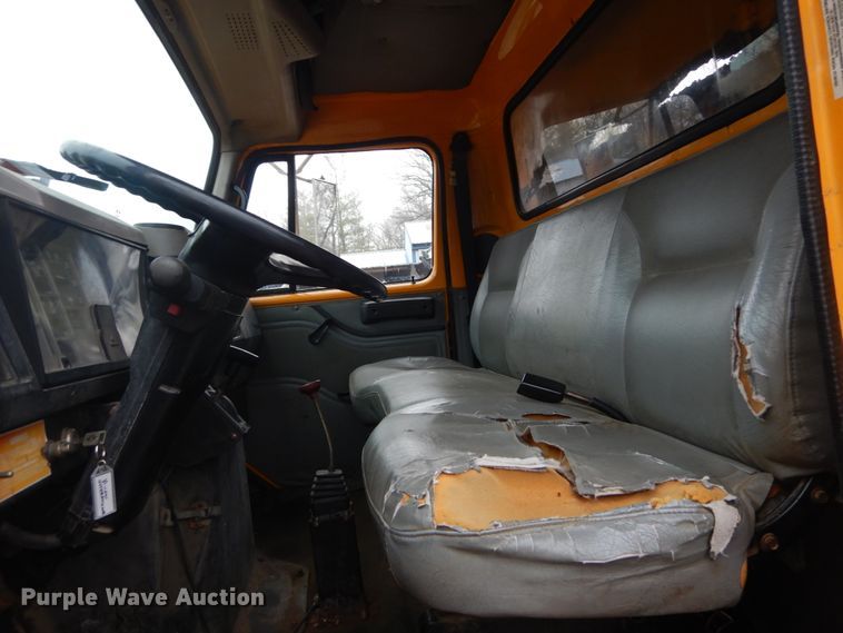 image for item GT9702 1997 International 4700  dump truck