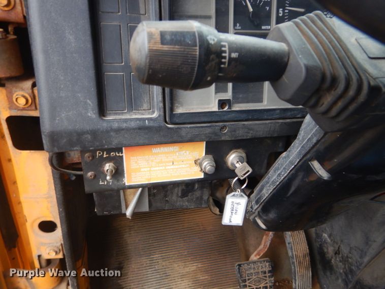 image for item GT9702 1997 International 4700  dump truck