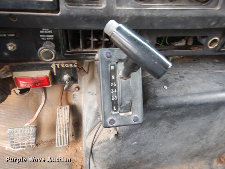 image for item GT9702 1997 International 4700  dump truck