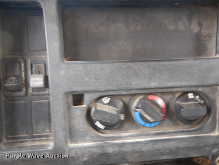 image for item GT9702 1997 International 4700  dump truck