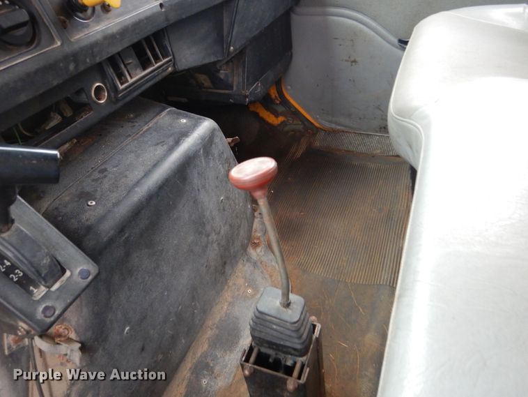 image for item GT9702 1997 International 4700  dump truck