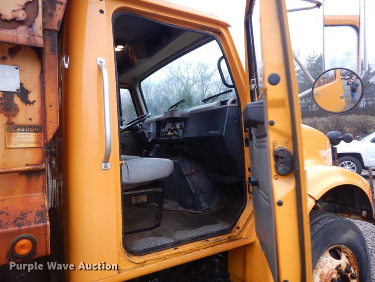 image for item GT9702 1997 International 4700  dump truck
