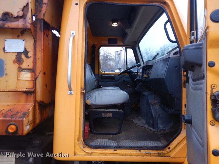 image for item GT9702 1997 International 4700  dump truck