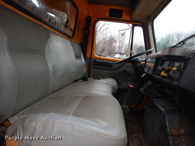 image for item GT9702 1997 International 4700  dump truck