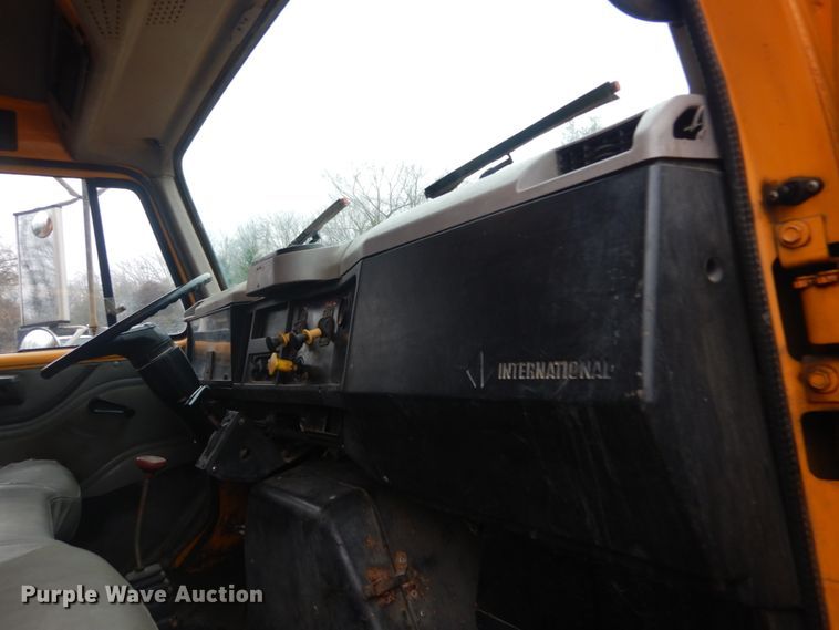 image for item GT9702 1997 International 4700  dump truck