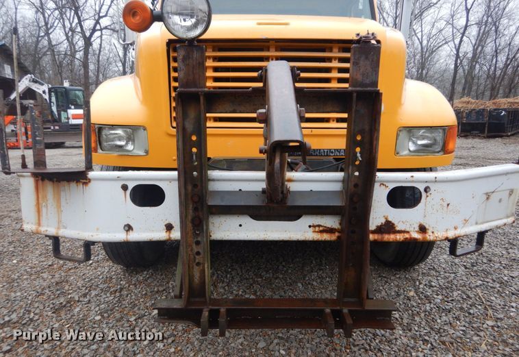 image for item GT9702 1997 International 4700  dump truck