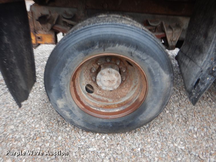 image for item GT9702 1997 International 4700  dump truck