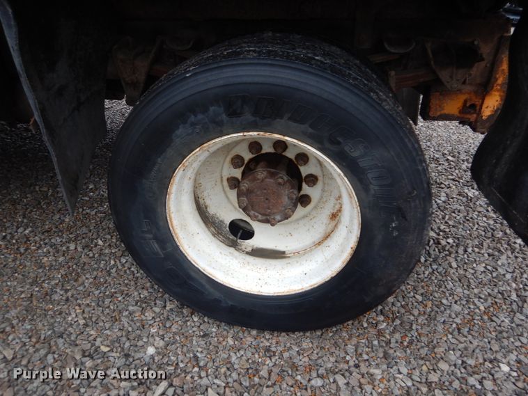 image for item GT9702 1997 International 4700  dump truck