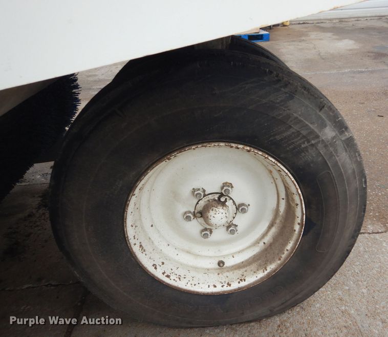 image for item GT9710 1998 Elgin Pelican Series P  street sweeper