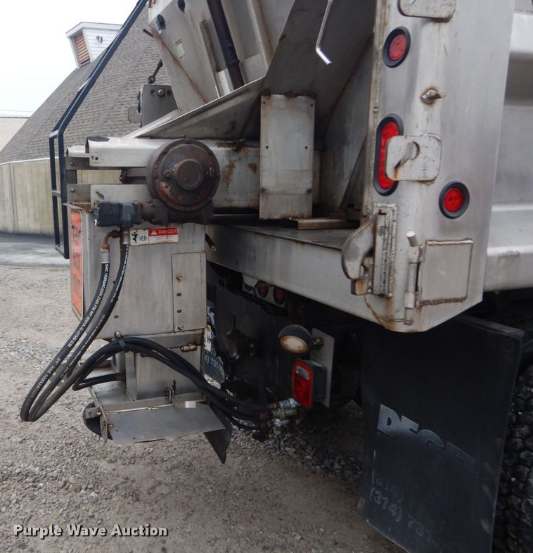 image for item GT9713 2007 GMC C6500  dump truck