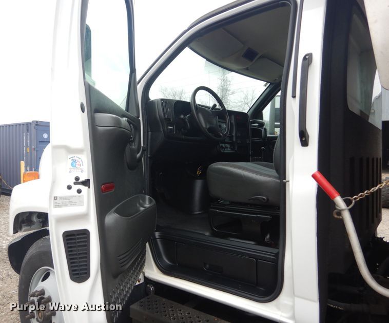 image for item GT9713 2007 GMC C6500  dump truck