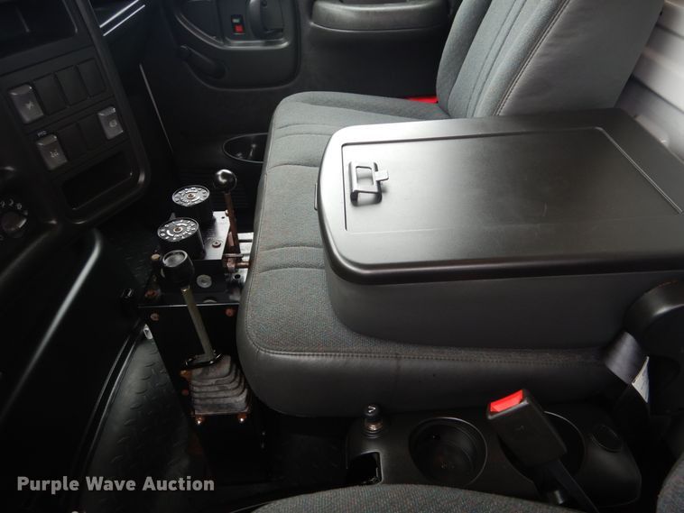 image for item GT9713 2007 GMC C6500  dump truck