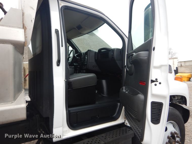 image for item GT9713 2007 GMC C6500  dump truck