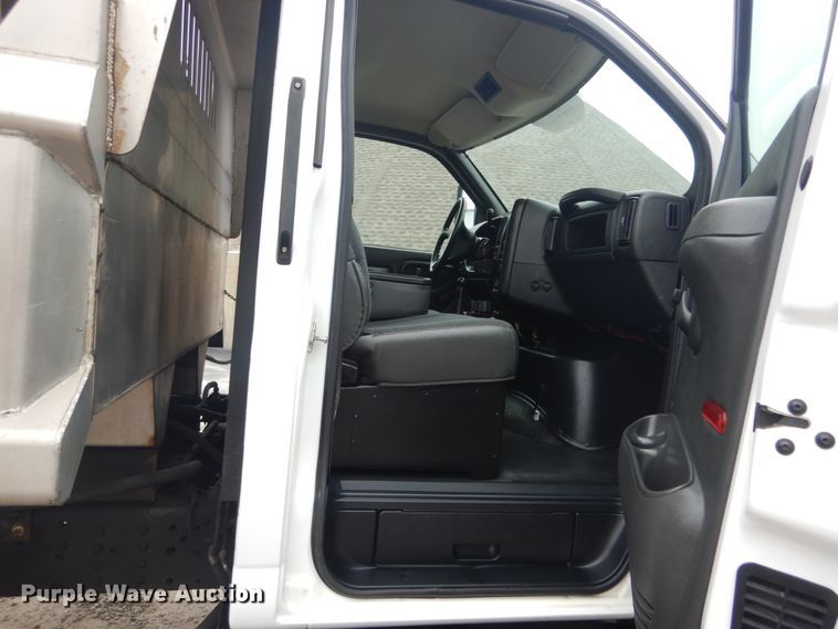 image for item GT9713 2007 GMC C6500  dump truck