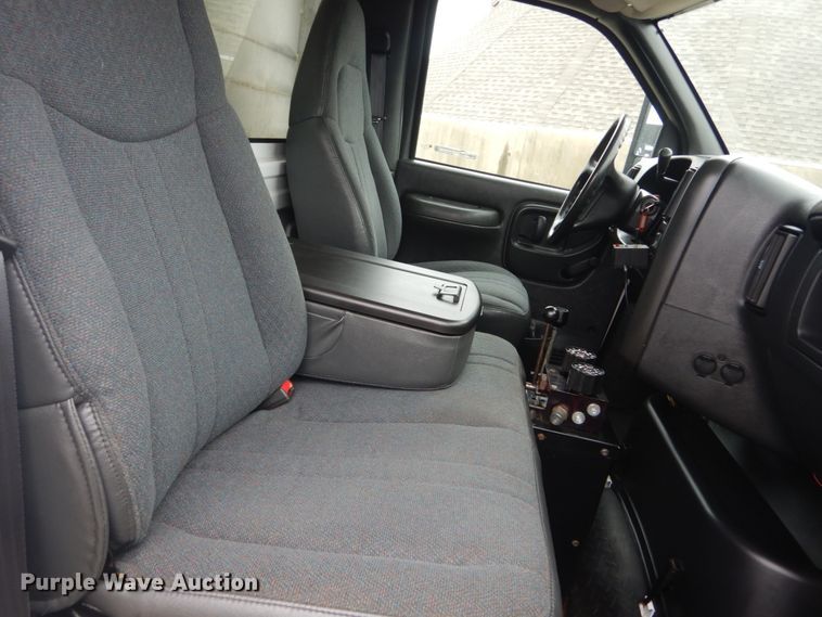 image for item GT9713 2007 GMC C6500  dump truck