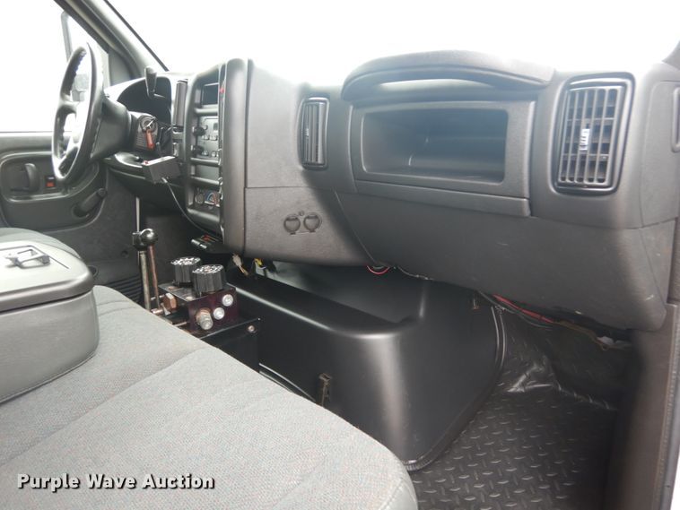 image for item GT9713 2007 GMC C6500  dump truck