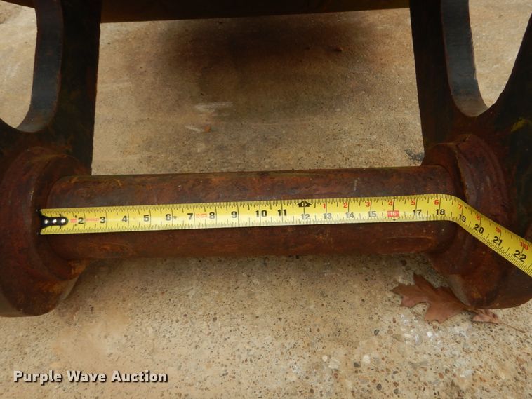 image for item GT9717 Caterpillar grapple bucket