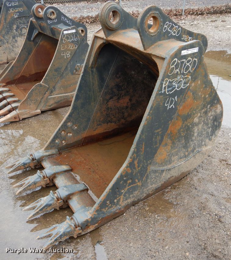 CP excavator bucket in Kansas City, KS Item HF9163 sold Purple Wave
