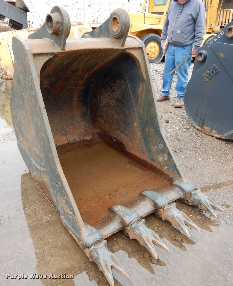 CP excavator bucket in Kansas City, KS Item HF9163 sold Purple Wave