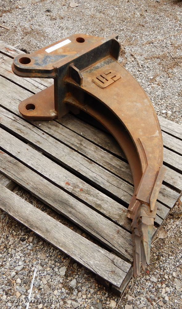 Werk Brau backhoe cribbing bucket in Kansas City, KS Item HF9178 sold