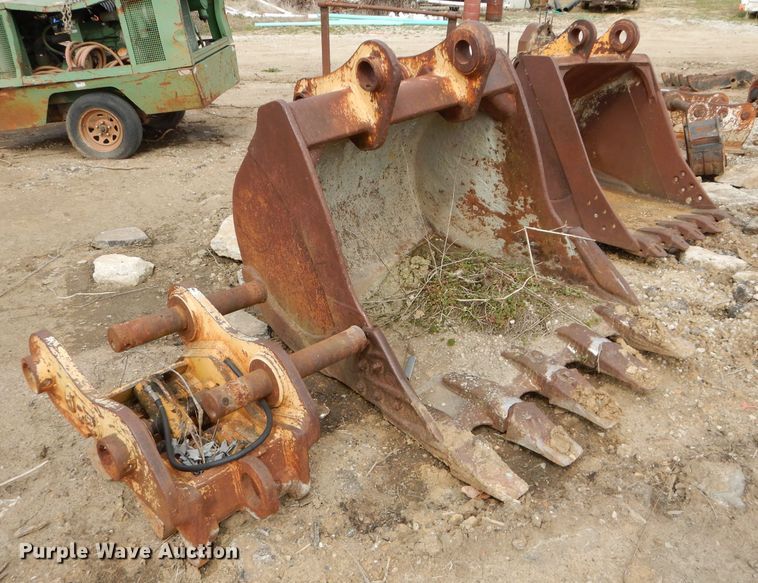 image for item HF9194 (2) John Deere excavator buckets