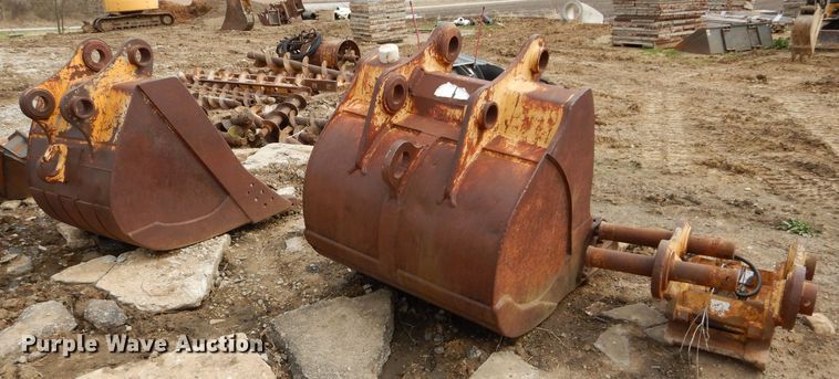 image for item HF9194 (2) John Deere excavator buckets