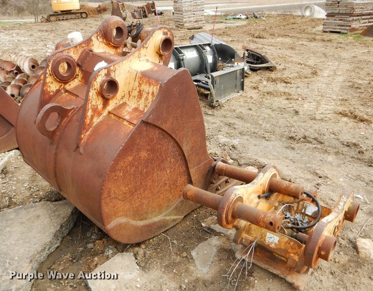 image for item HF9194 (2) John Deere excavator buckets