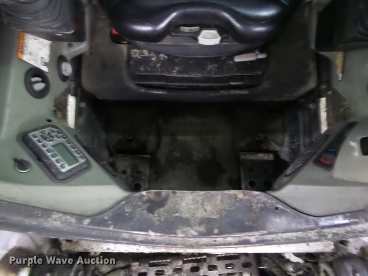 image for item HF9839 2013 Bobcat T650  tracked skid steer loader