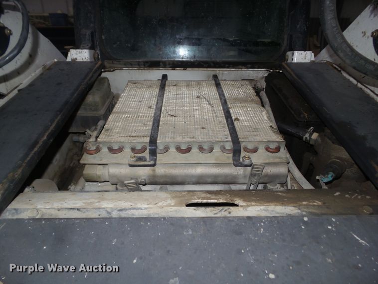 image for item HF9839 2013 Bobcat T650  tracked skid steer loader