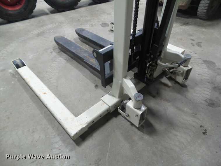 image for item HF9843 Jet JHS-2200A  hydraulic stacker