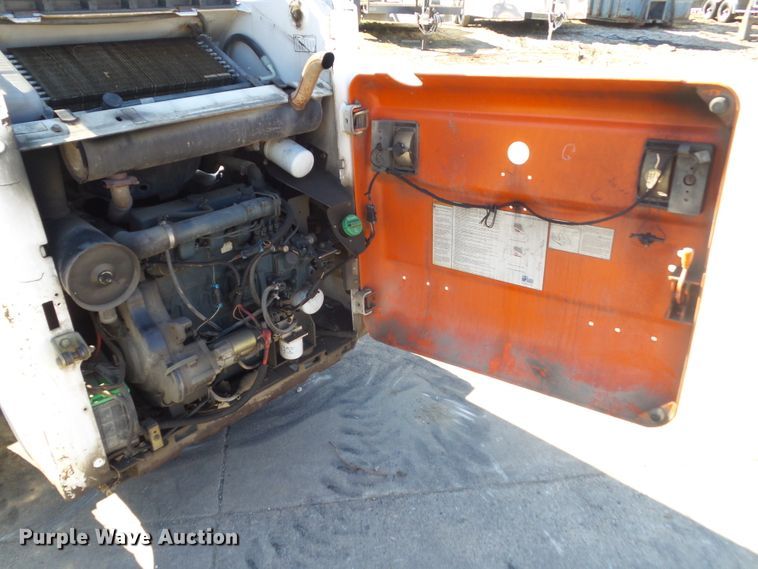 image for item HF9845 2004 Bobcat S150  skid steer loader