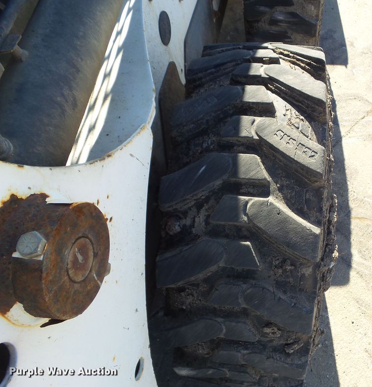 image for item HF9845 2004 Bobcat S150  skid steer loader