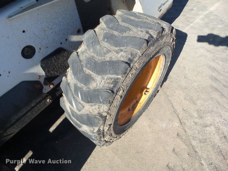 image for item HF9845 2004 Bobcat S150  skid steer loader