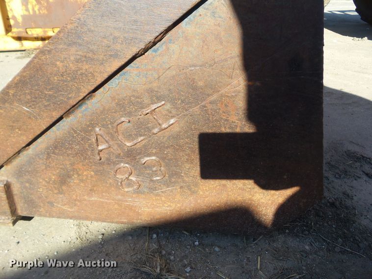image for item HF9850 ACI 83  skid steer bucket