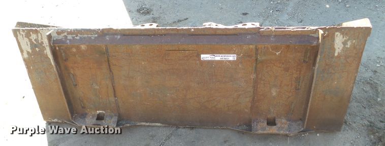 image for item HF9851 Melroe  skid steer bucket