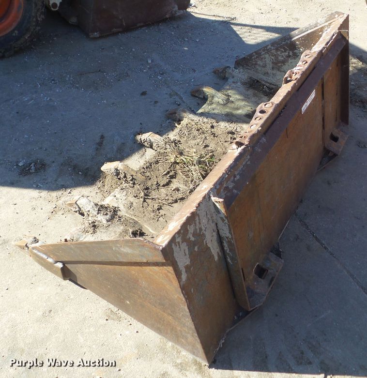 image for item HF9851 Melroe  skid steer bucket