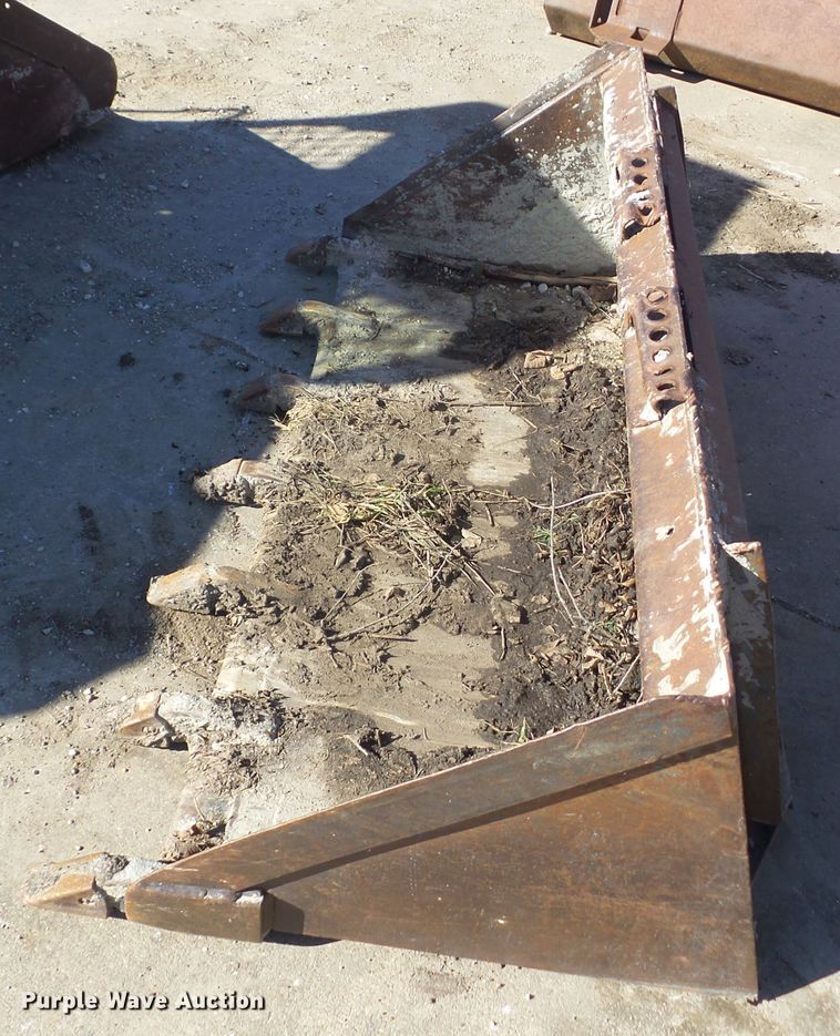 image for item HF9851 Melroe  skid steer bucket