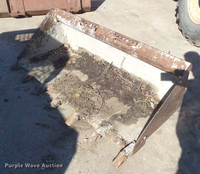 image for item HF9851 Melroe  skid steer bucket