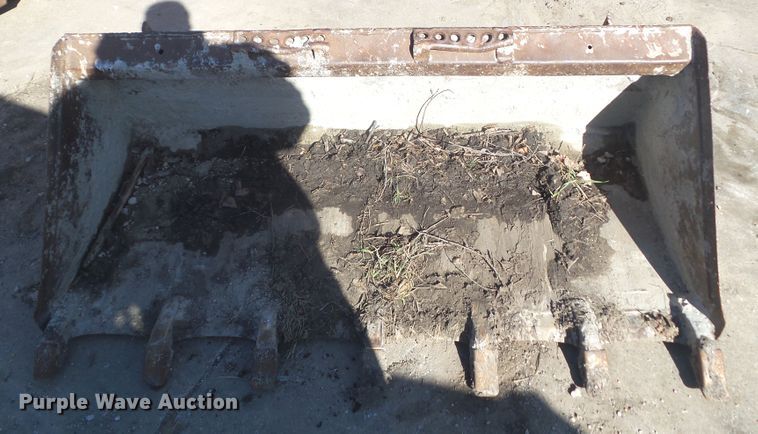 image for item HF9851 Melroe  skid steer bucket