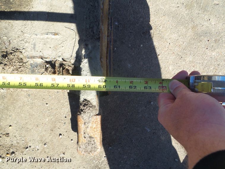 image for item HF9851 Melroe  skid steer bucket