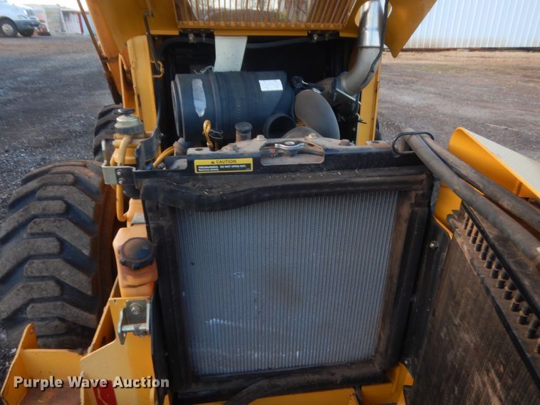 image for item HG9637 2008 John Deere 328  skid steer loader