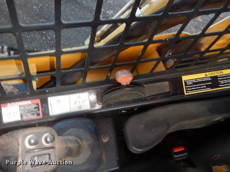 image for item HG9637 2008 John Deere 328  skid steer loader