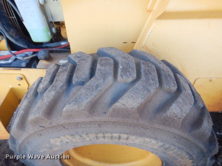 image for item HG9637 2008 John Deere 328  skid steer loader