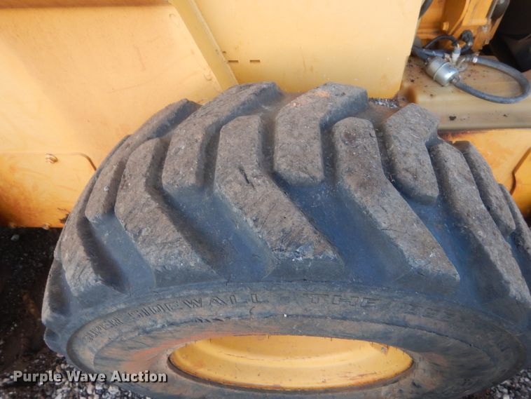 image for item HG9637 2008 John Deere 328  skid steer loader