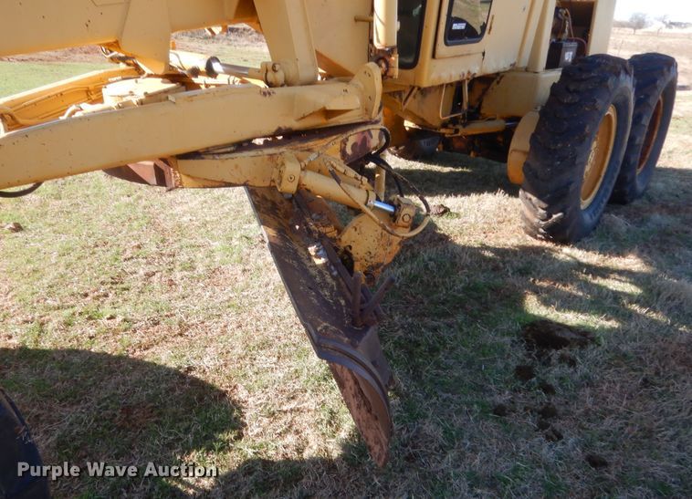 image for item HG9642 John Deere 570  motor grader